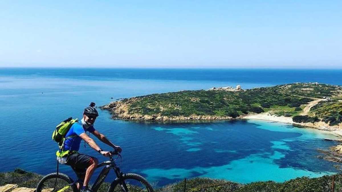 Escursioni in bici a Stintino: percorsi consigliati tra mare e natura