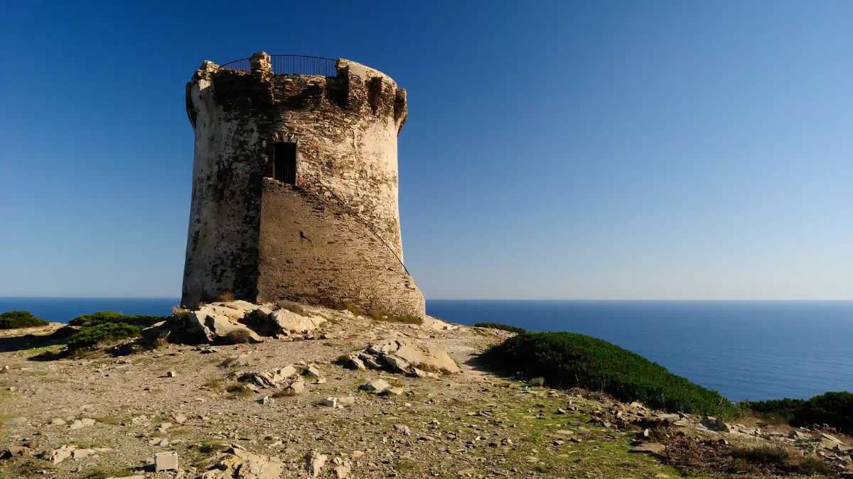 Trekking a Capo Falcone: i migliori sentieri panoramici di Stintino